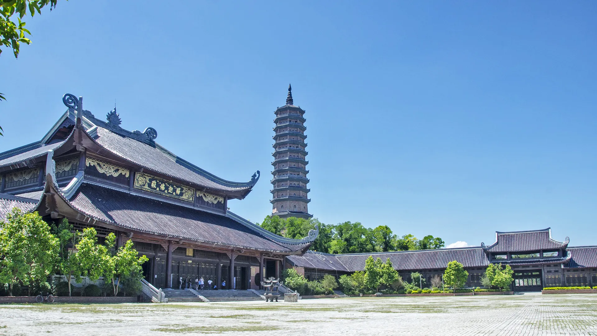 Tour trong ngày I Tham quan Ninh Bình khởi hành từ Hà Nội: Bái Đính, Tràng An | Dùng bữa tại nhà hàng 5*